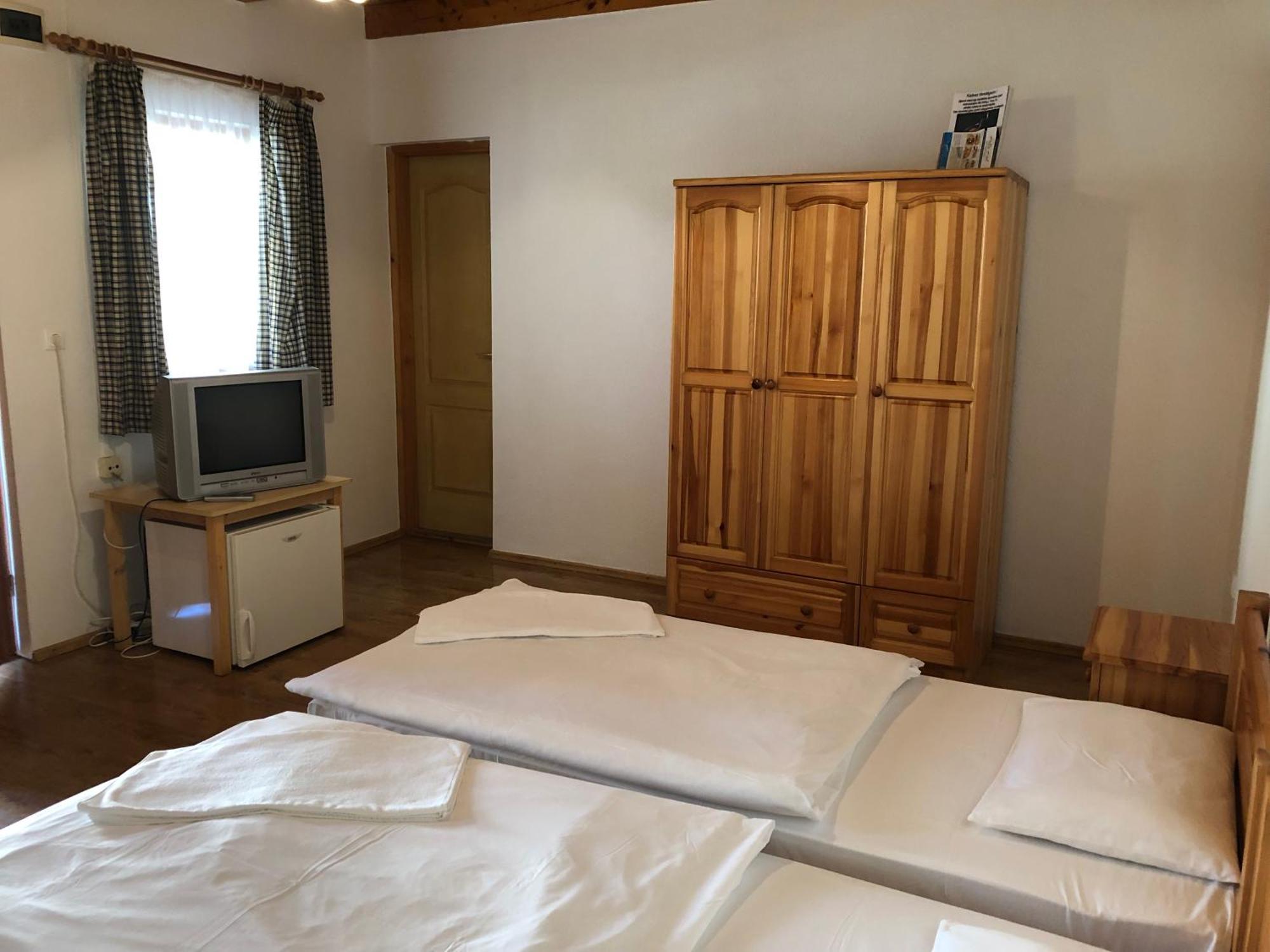 Tisza-Kert Vendeghaz -Tisza-Kert Vendeghaz II Hotel Tiszafured Bagian luar foto