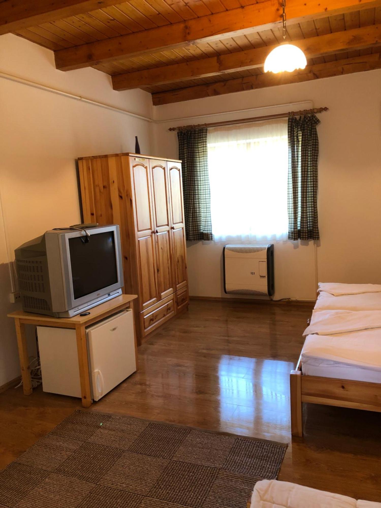 Tisza-Kert Vendeghaz -Tisza-Kert Vendeghaz II Hotel Tiszafured Bagian luar foto