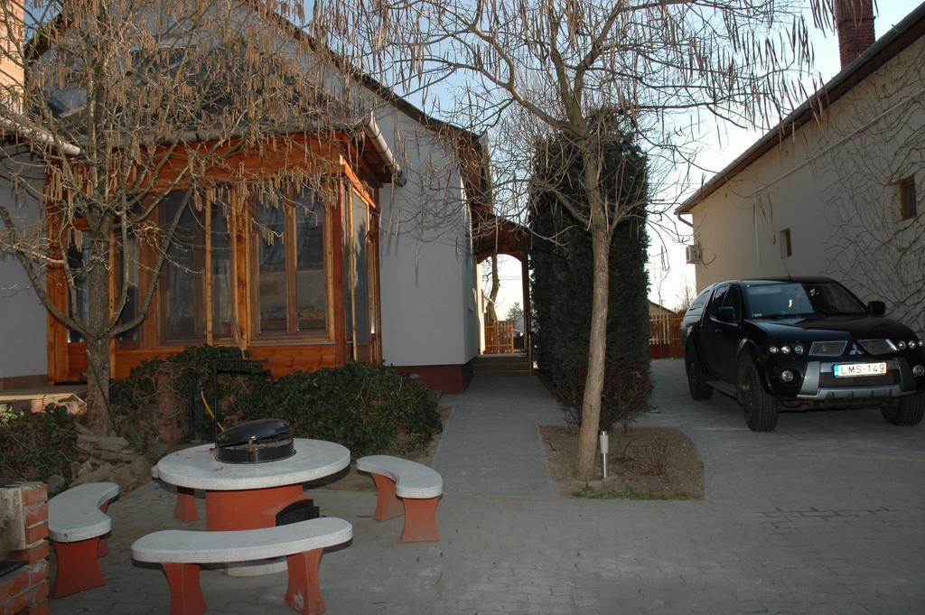 Tisza-Kert Vendeghaz -Tisza-Kert Vendeghaz II Hotel Tiszafured Bagian luar foto