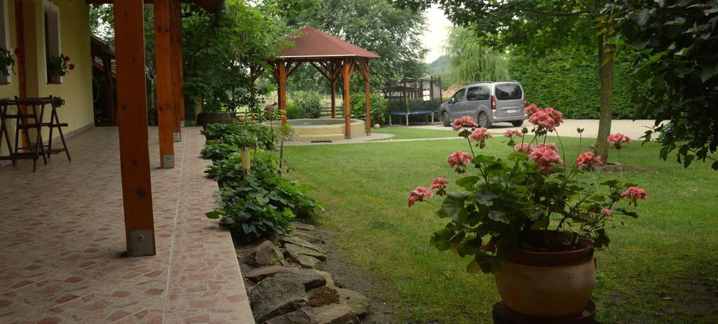 Tisza-Kert Vendeghaz -Tisza-Kert Vendeghaz II Hotel Tiszafured Bagian luar foto